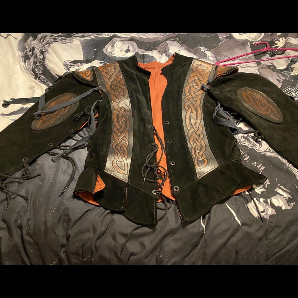 Pendragon costume Leather and suede.